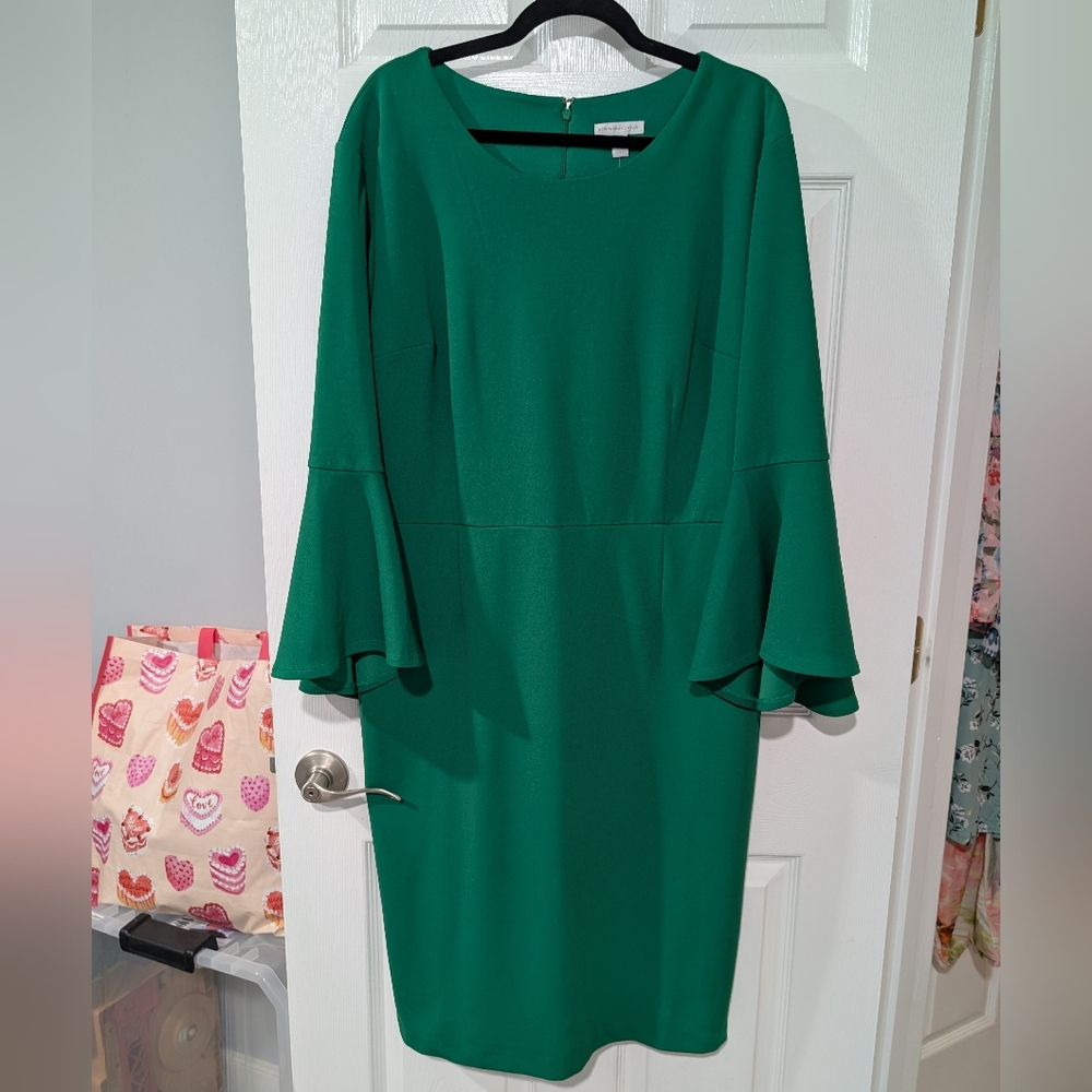 NWT New York & Company Green Flared Sleeves Sheath Dress in Size XXL